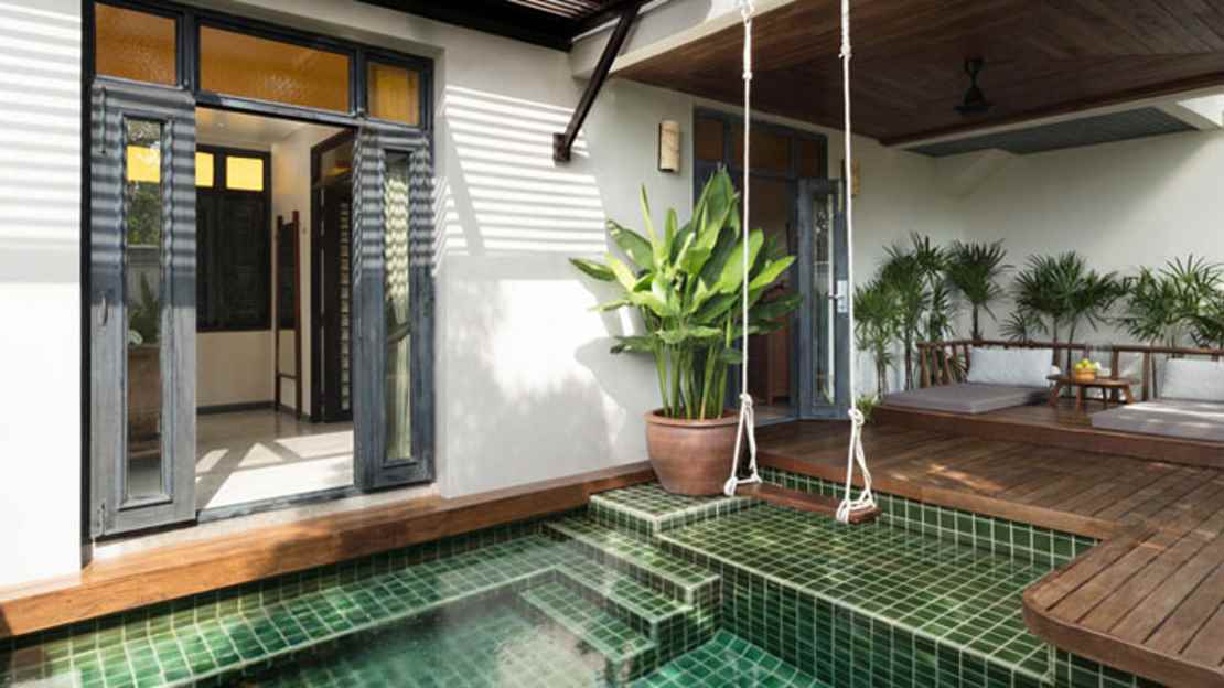 Deluxe Plunge Pool Room